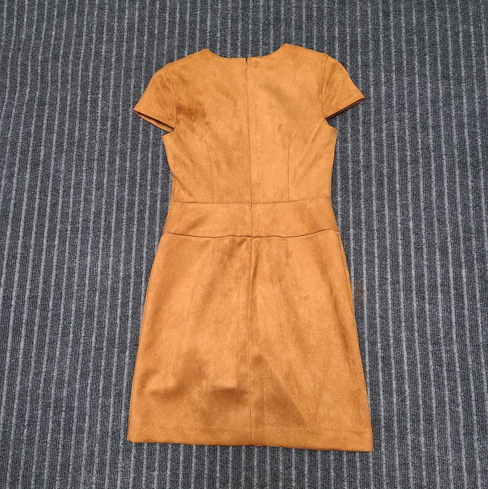 DKNY Petite Faux-Suede Cap-Sleeve Hardware-Trimmed Dress Size 2P - Picture 2 of 4